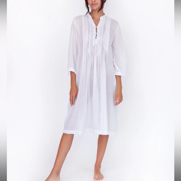 Matta Dresses & Skirts - Matta size Small White round split neck Long Balloon Sleeve Shift Dress